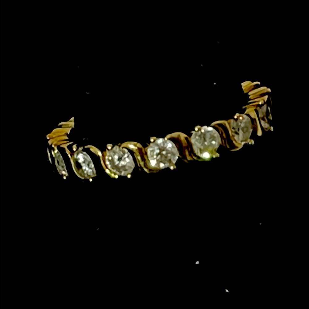 Ladies gold wedding band